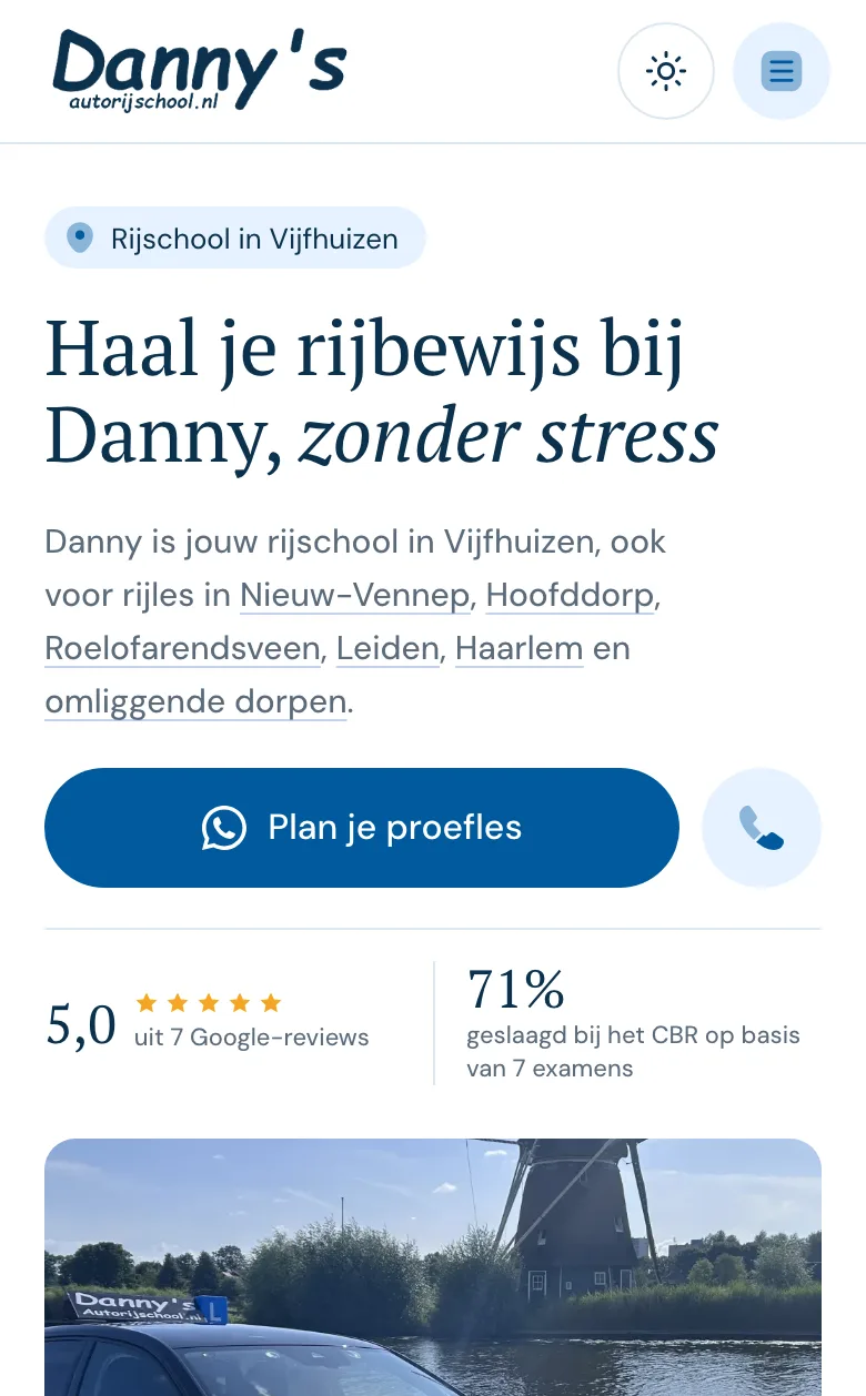 De website van Danny's Autorijschool op desktop en mobiel mobiel