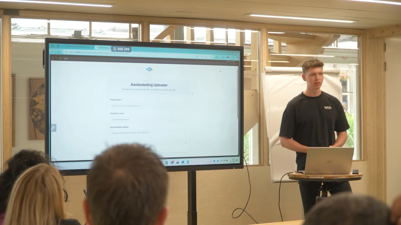 Ryan Koning presenting at MKB Nederland Ondernemers Festival